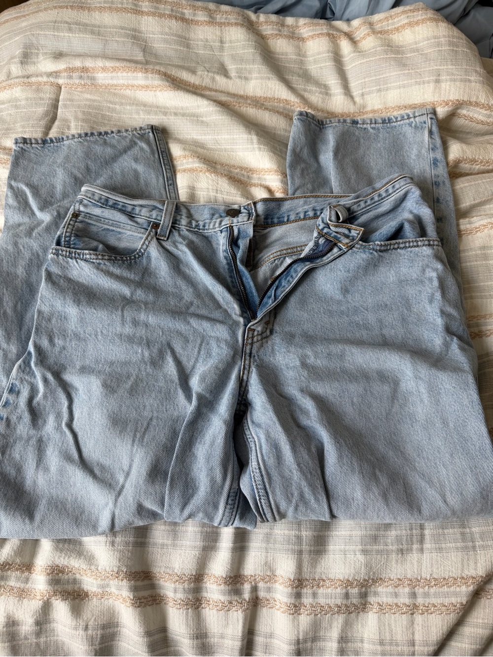 Light Wash Woman’s Levi Jeans